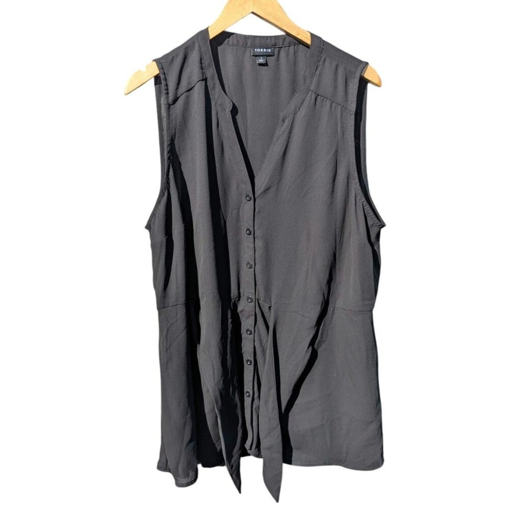 Black Twist front sleeveless button down blouse Torrid 1X office work career